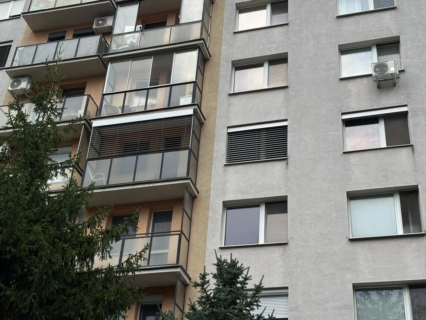 Bytový dom – vonkajšie žalúzie na oknách